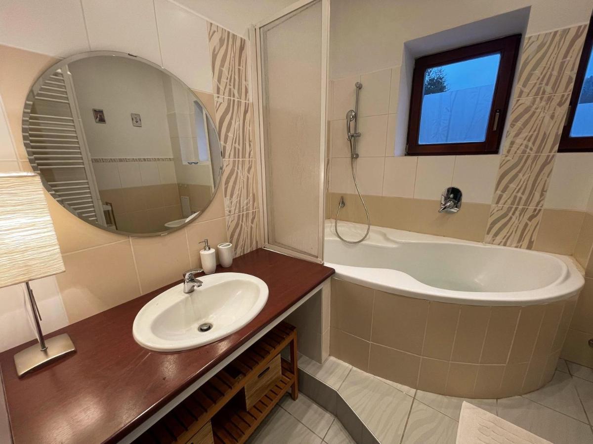 Na Pekarne Apartment Zelezna Ruda Luaran gambar
