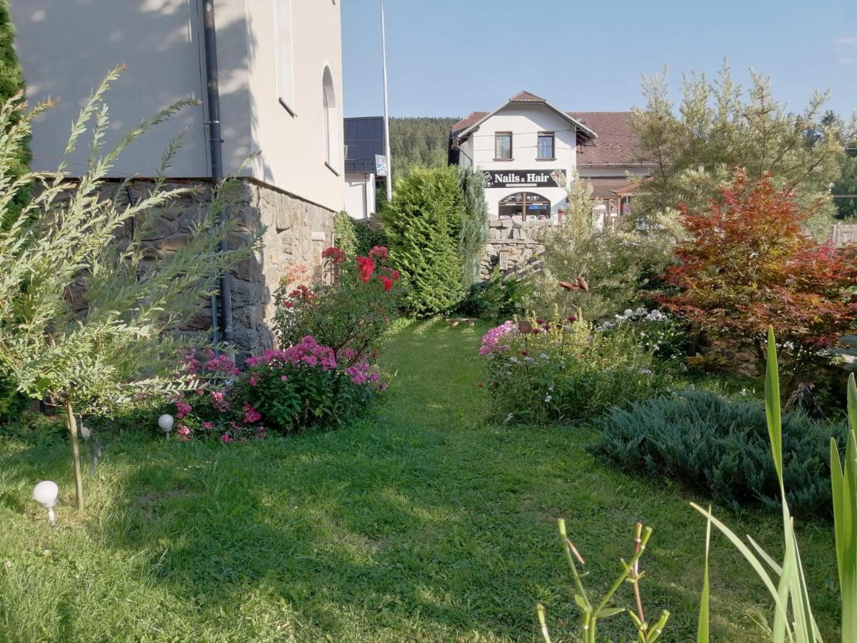 Na Pekarne Apartment Zelezna Ruda Luaran gambar